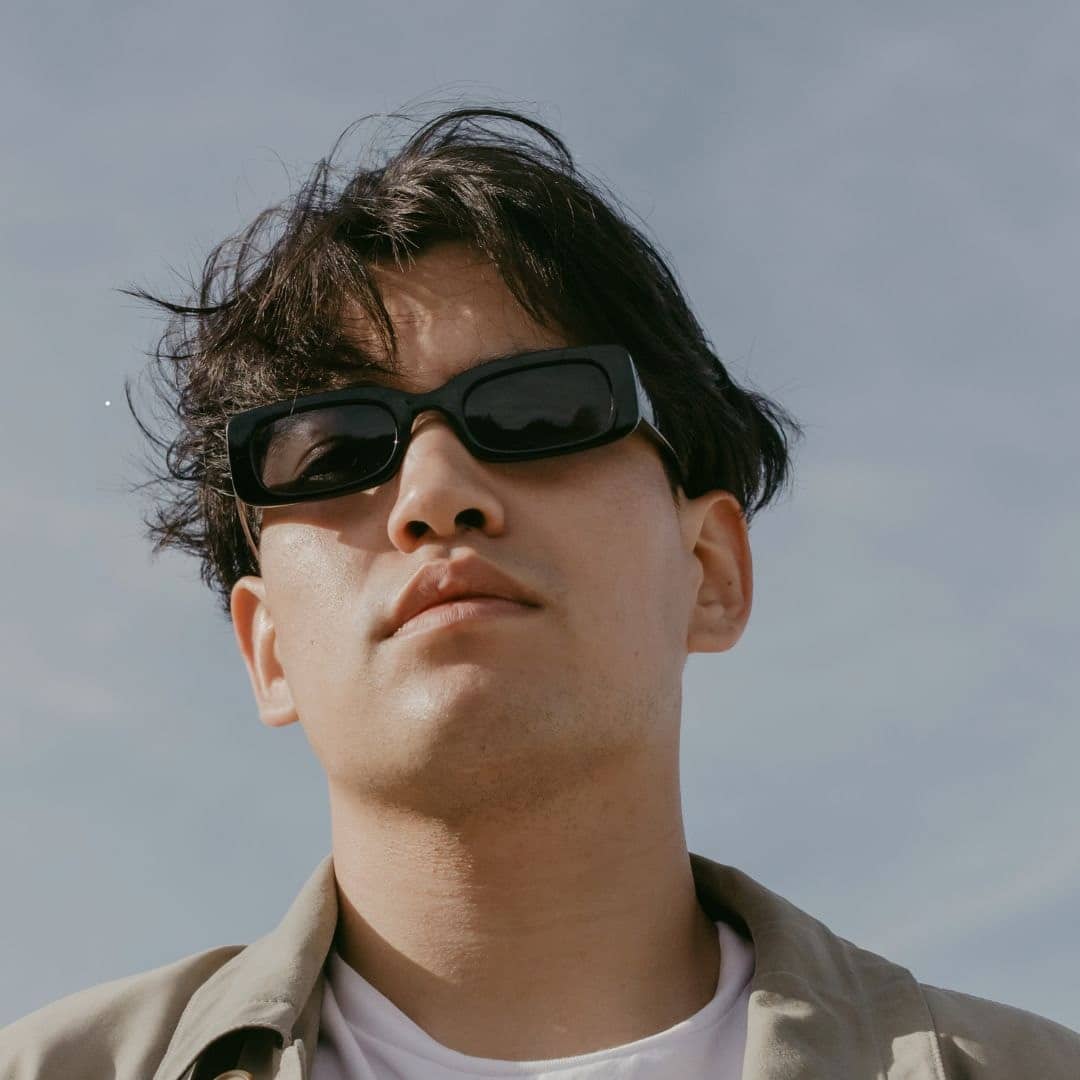 best sunglasses after lasik surgery - wearing sunglasses