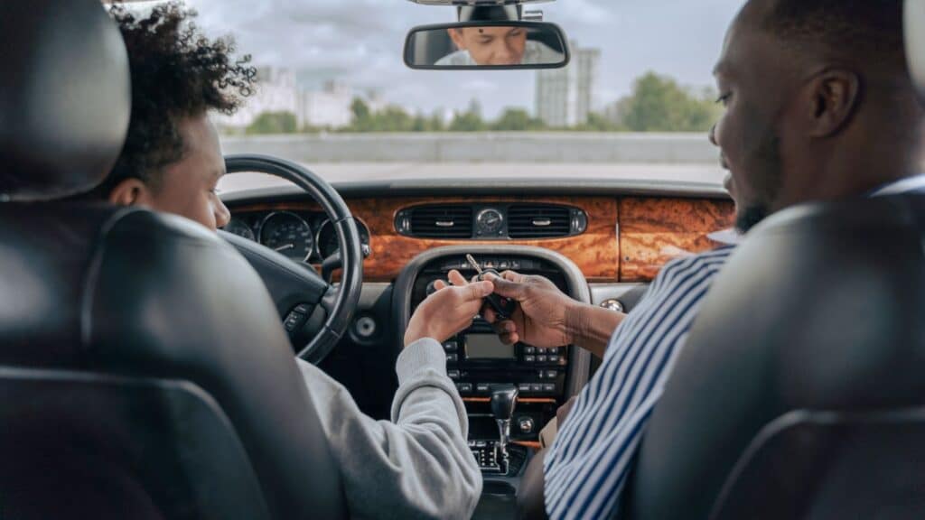 Returning to driving after cataract surgery